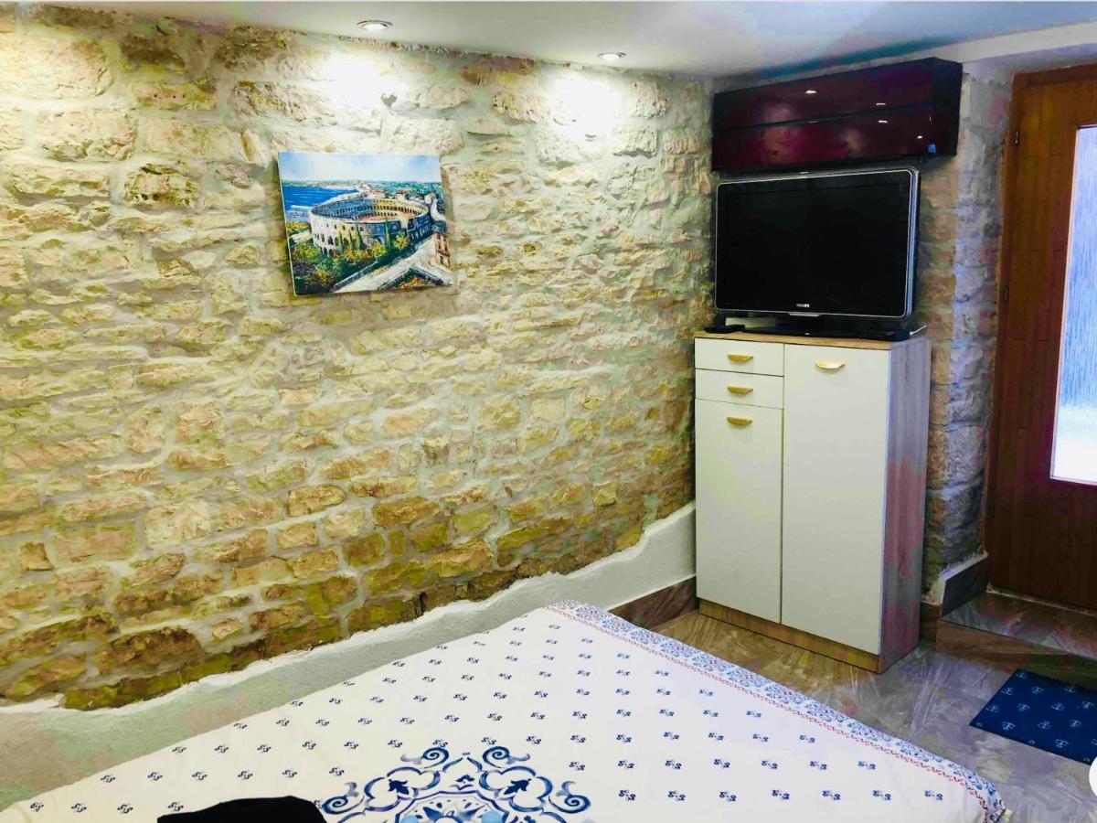 Istrian Stone House In The Heart Of The Beautiful Fishing Village Fazana - Only Few Steps From The Sea And The Wonderful Beach - Incl Plasma-Quad-Plus-Filter Against C O V I D Zewnętrze zdjęcie
